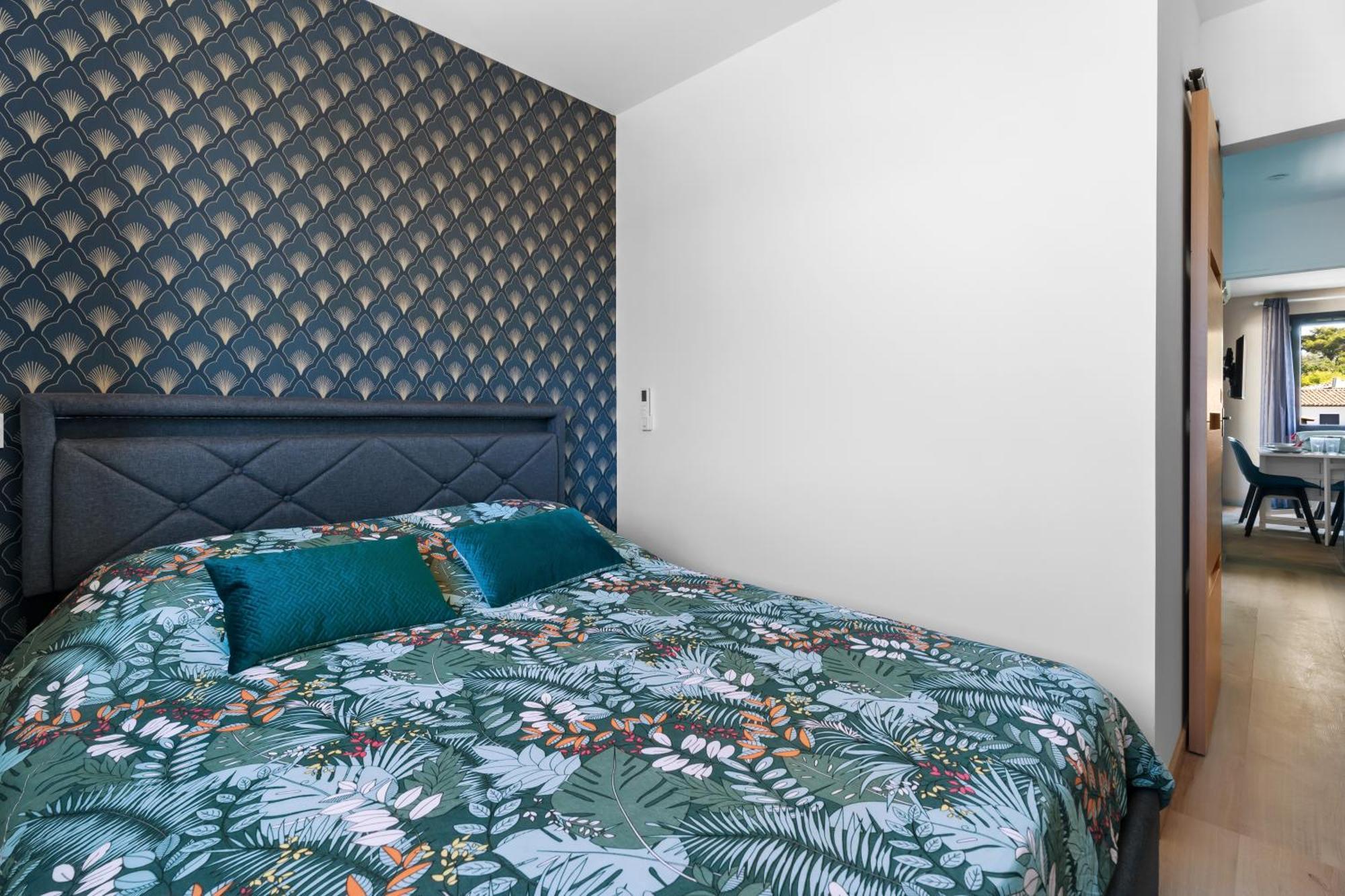 Appartement Reves Bleus, T2 Proche Des Sablettes, Clim, Wifi, Place De Parking